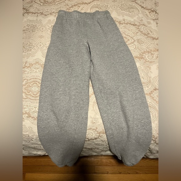 Aritzia sweatpants - Picture 3 of 9